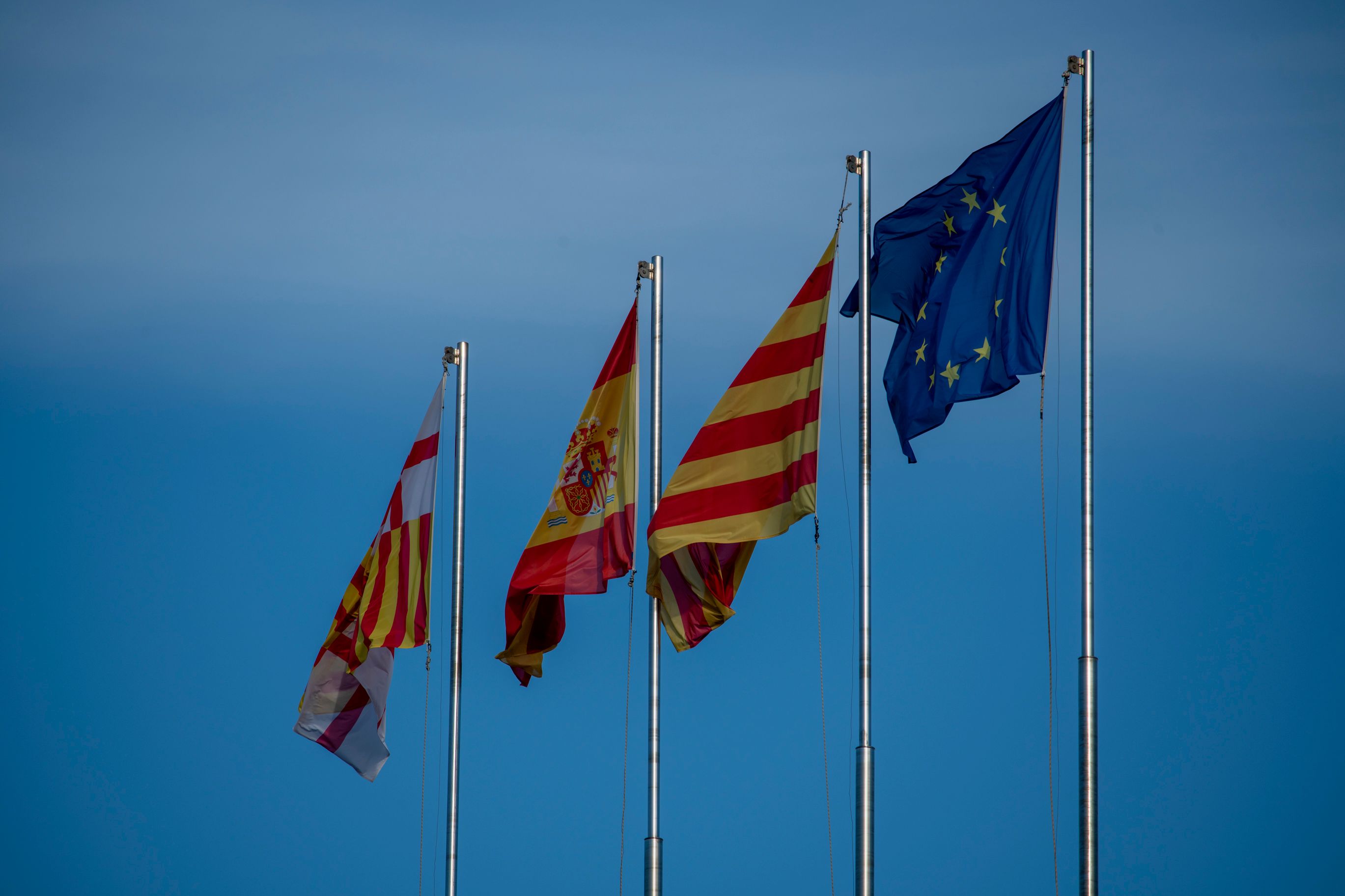 Spanien verbietet reinen Chatbot-Support und führt 3-Minuten-Antwortregel ein