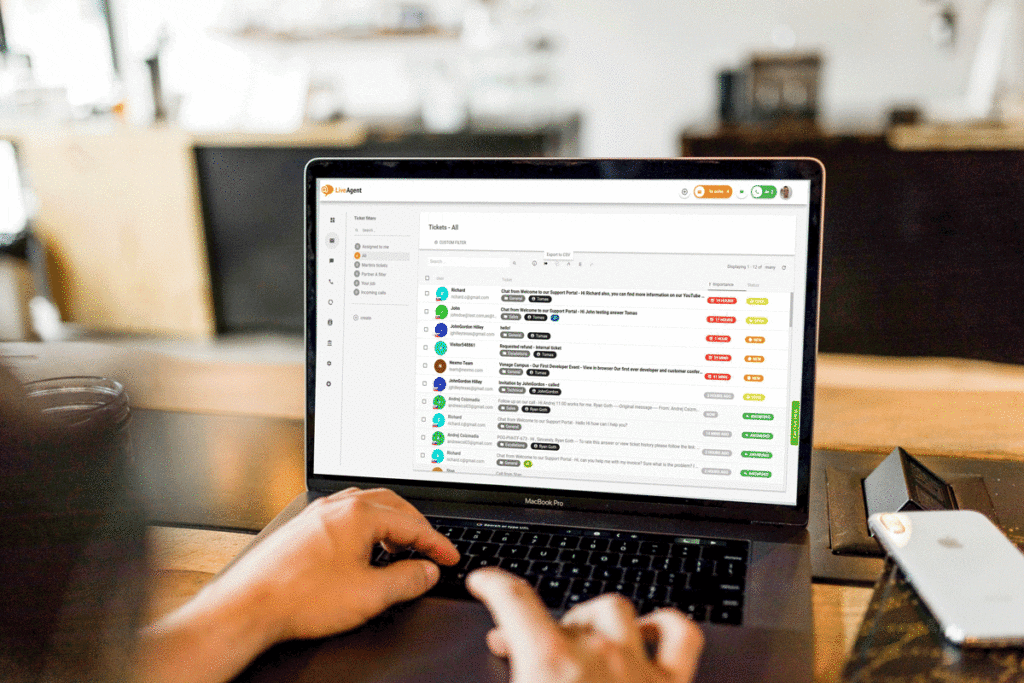 LiveAgent universeller Posteingang auf dem Computerbildschirm