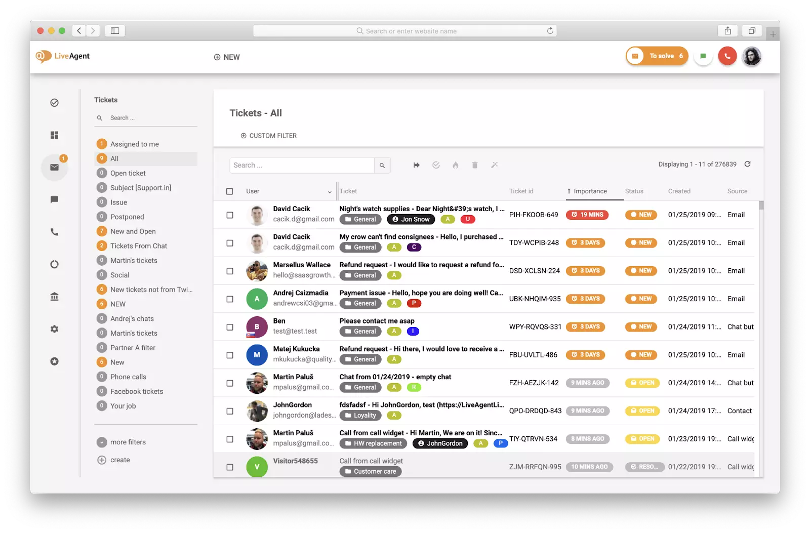 LiveAgent einheitliches Postfach mit allen sortierten und kategorisierten Tickets über alle Kanäle hinweg, mit Prioritäts- und Statusanzeigern