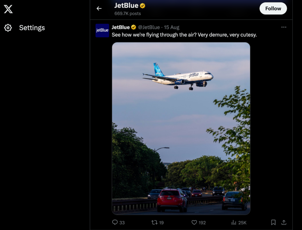 Screenshot eines JetBlue-Social-Media-Posts, der auf einen kürzlich viral gewordenen Satz verweist