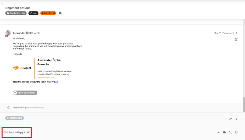 Ein Bild, das eine Änderung der Schaltflächenposition für Antworten und Allen antworten im LiveAgent-System zeigt