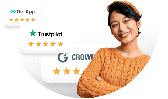 Lächelnde Frau mit Auszeichnungen neben ihr.